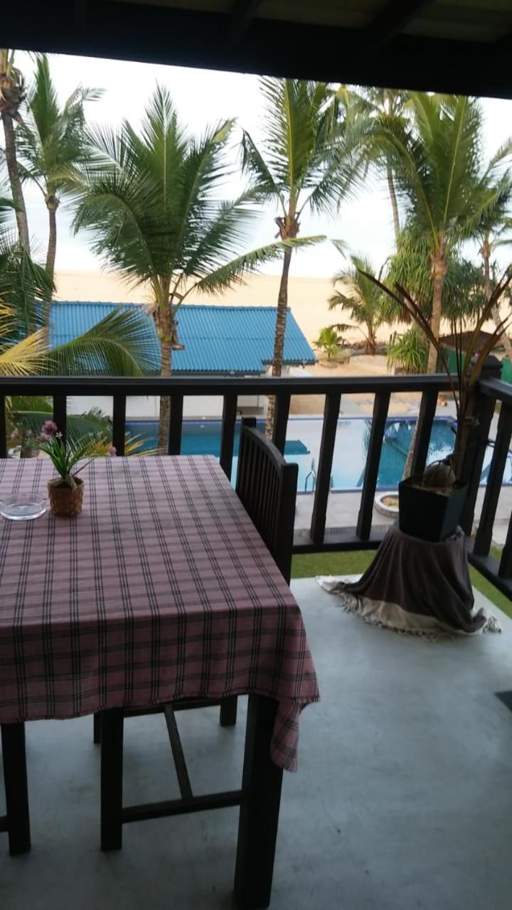 Thiranagama Beach Hotel Hikkaduwa Luaran gambar